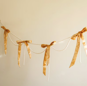 Bow Garland with Pearls
